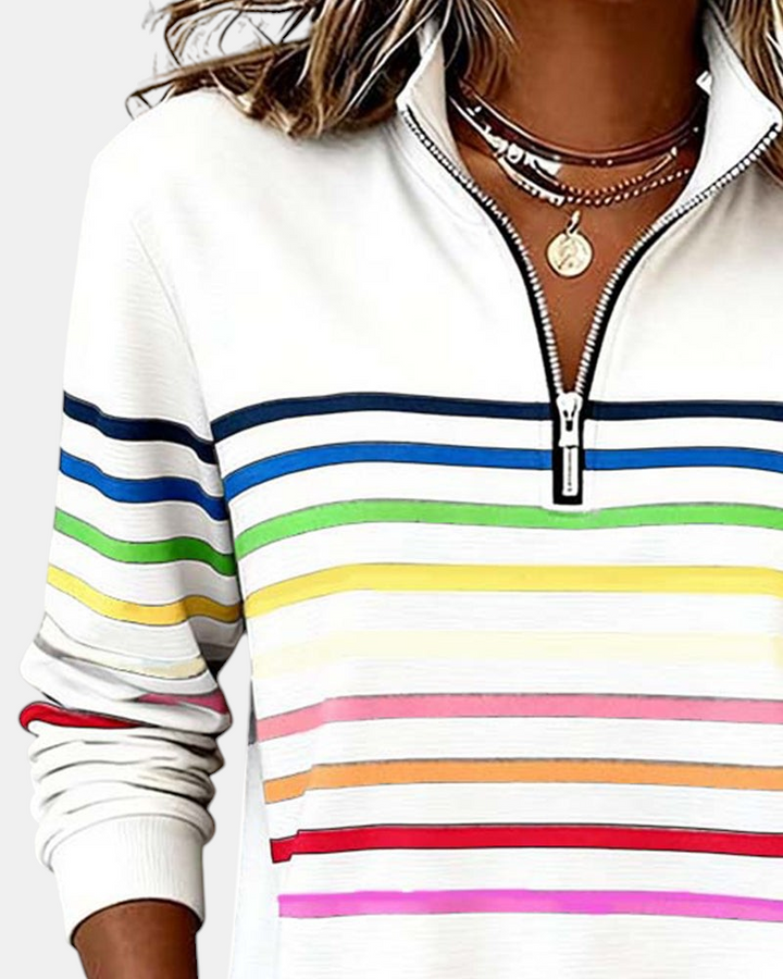 Sweater Margaret Dublin Marie com riscas coloridas, gola alta com fecho de correr e ajuste relaxado em branco.
