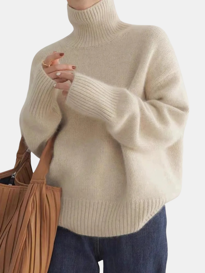 Camisola de gola alta Margaret Dublin em caxemira bege suave com punhos canelados e ajuste elegante