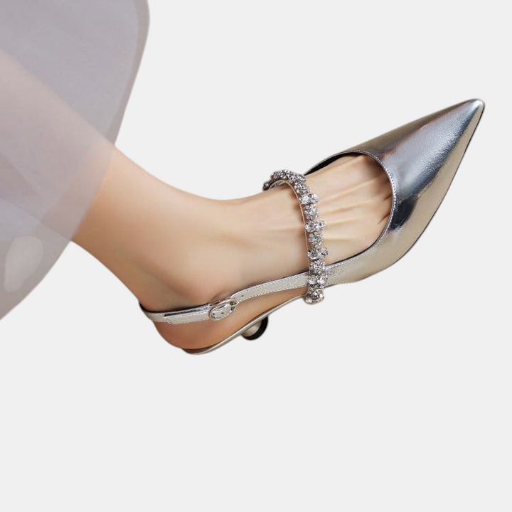 Sapatos de salto médio Margaret Dublin prateados com tira adornada com cristais e biqueira pontiaguda