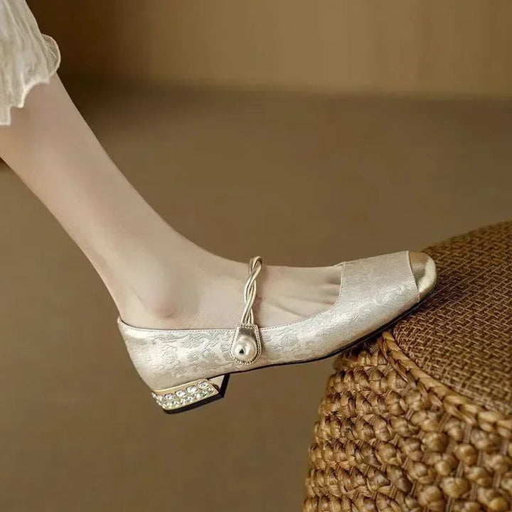 Frieda – Classic Strap Shoes with an Elegant Look