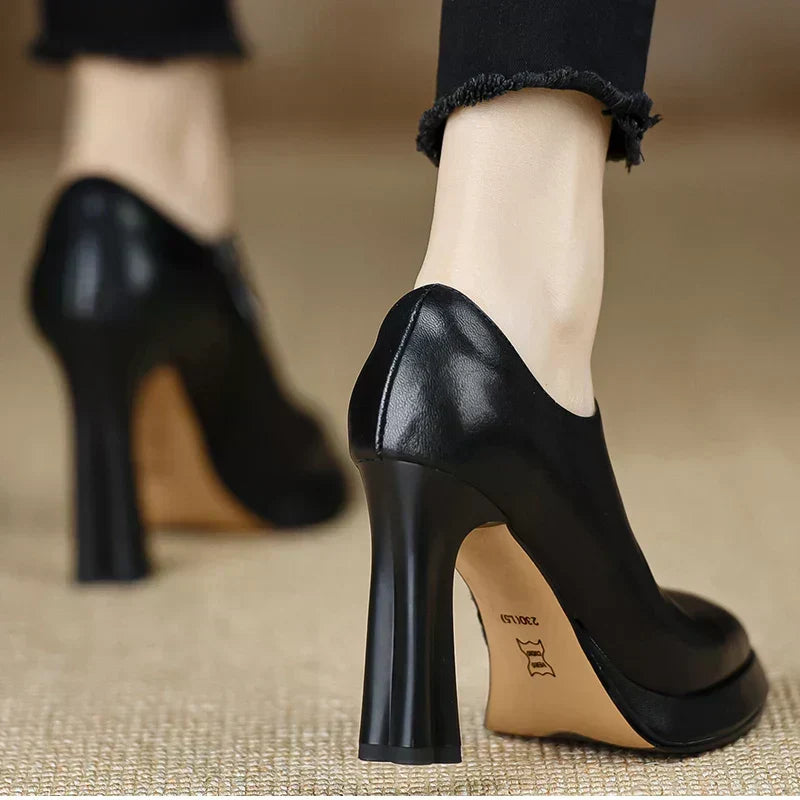 Lina – Stylish Court Shoes