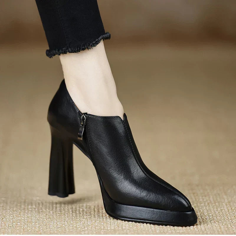 Lina – Stylish Court Shoes