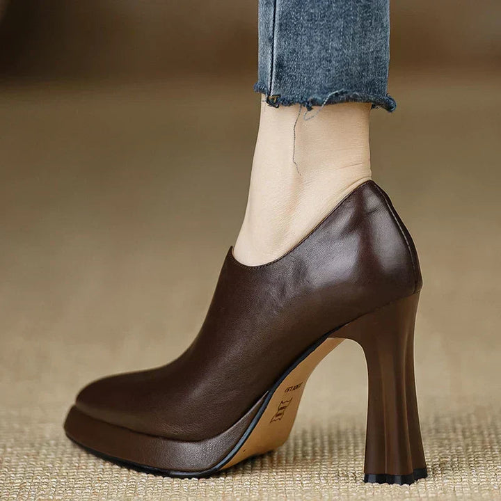 Lina – Stylish Court Shoes