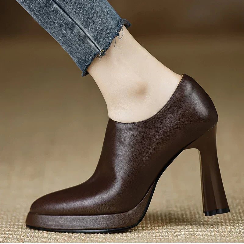 Lina – Stylish Court Shoes
