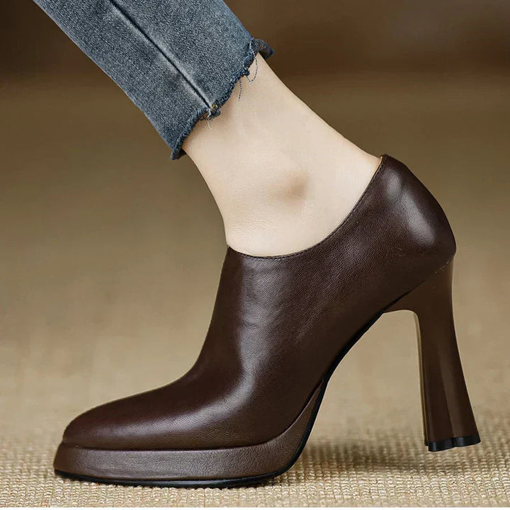 Lina – Stylish Court Shoes