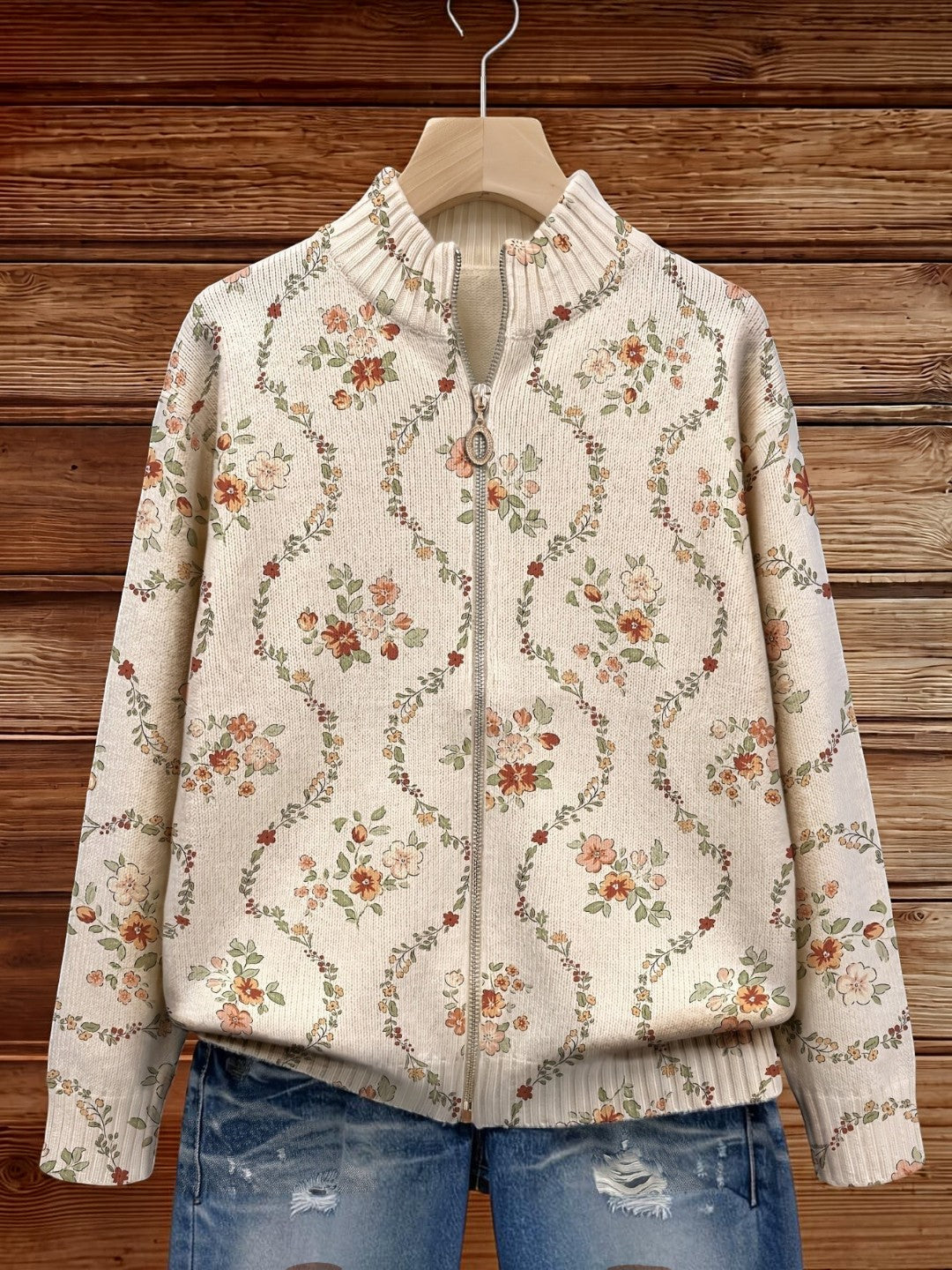 Soledad | Knitted Cardigan with Delicate Floral Vines