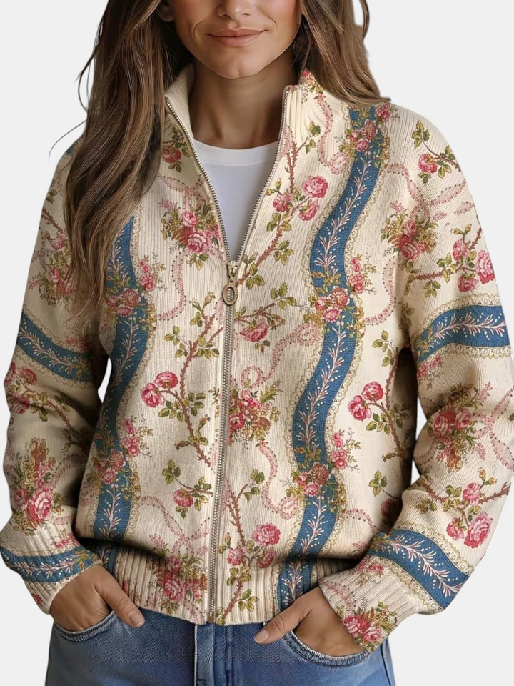 Cardigan de malha Margaret Dublin em marfim com padrão de videira de rosas, fecho dourado e detalhes canelados.